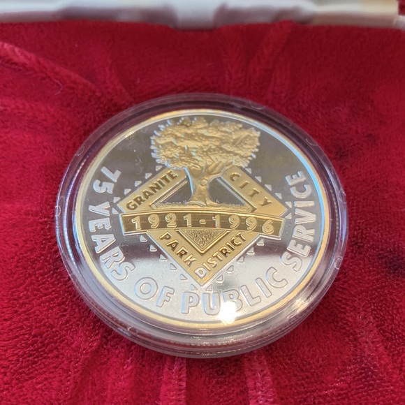 Granite City IL 1 oz .999 pure silver & 24k gold accent 100 yr anniversary coin - Picture 4 of 7